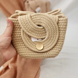 کیف کنفی پیچی اندازه بزرگ رنگ نسکافه‌ای