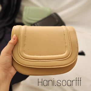 کیف دایره رنگ کرمی