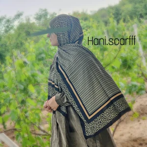شال حریر طرح دار سبز رنگ